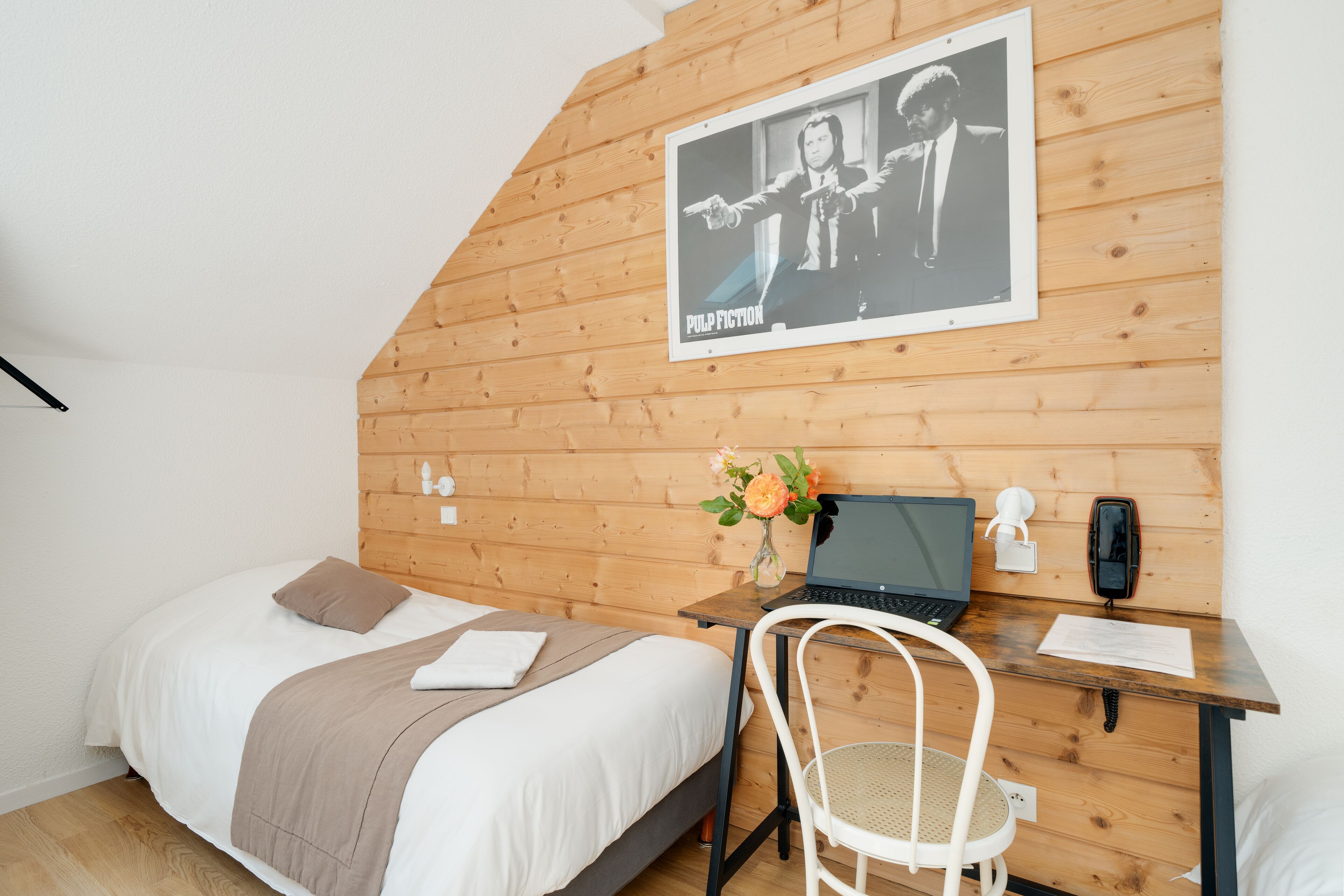 standard triple room, 3 single beds, non smoking | individually decorated, individually furnished, desk, blackout curtains