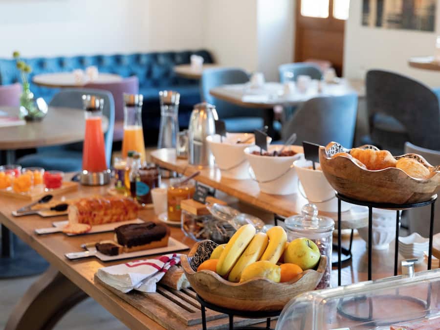Daily buffet breakfast (EUR 13.50 per person)