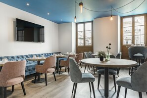 Frokostbuffé hver dag (EUR 13.50 per person)