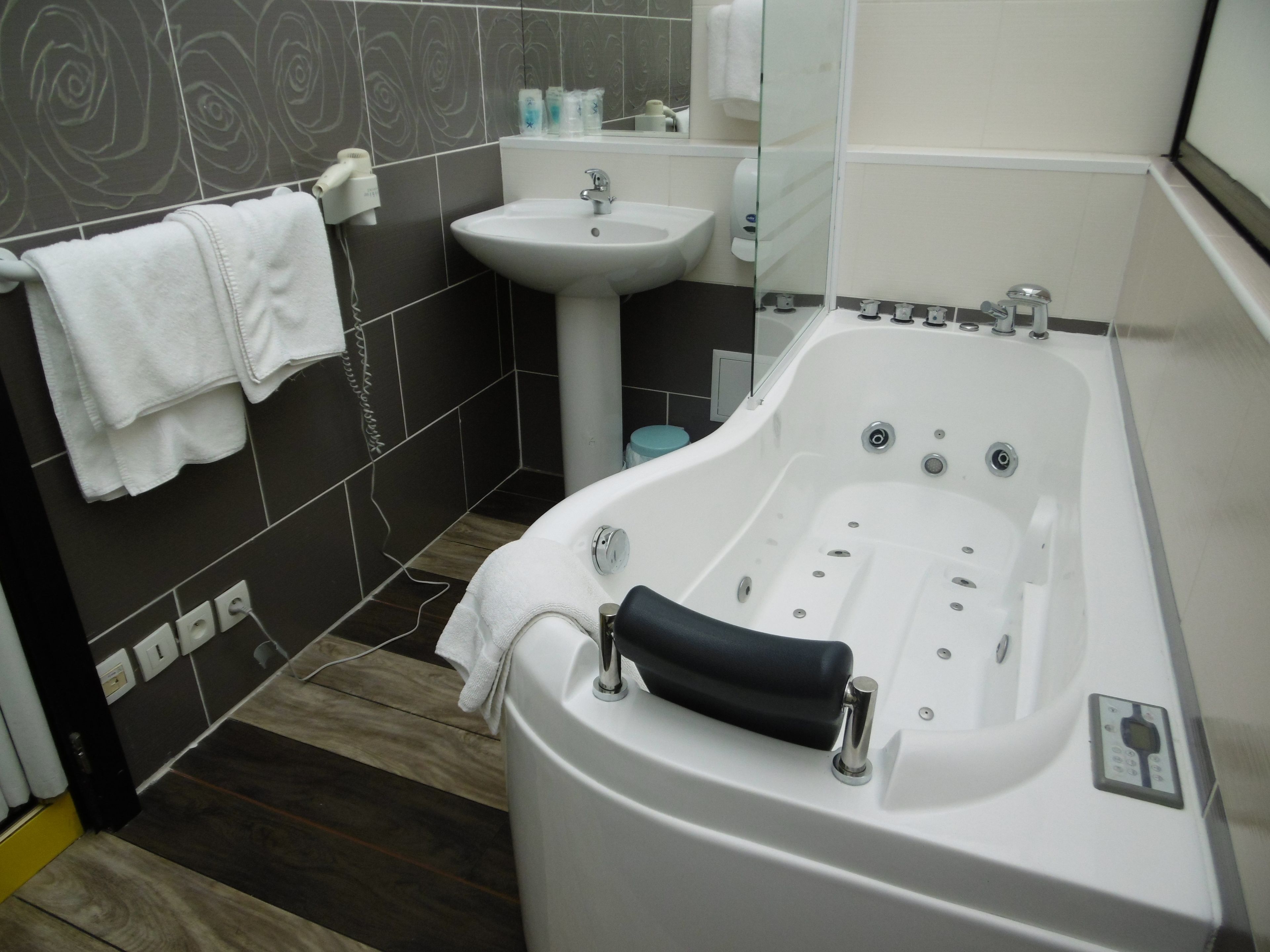 Comfort-Doppelzimmer, Badewanne | Whirlwanne