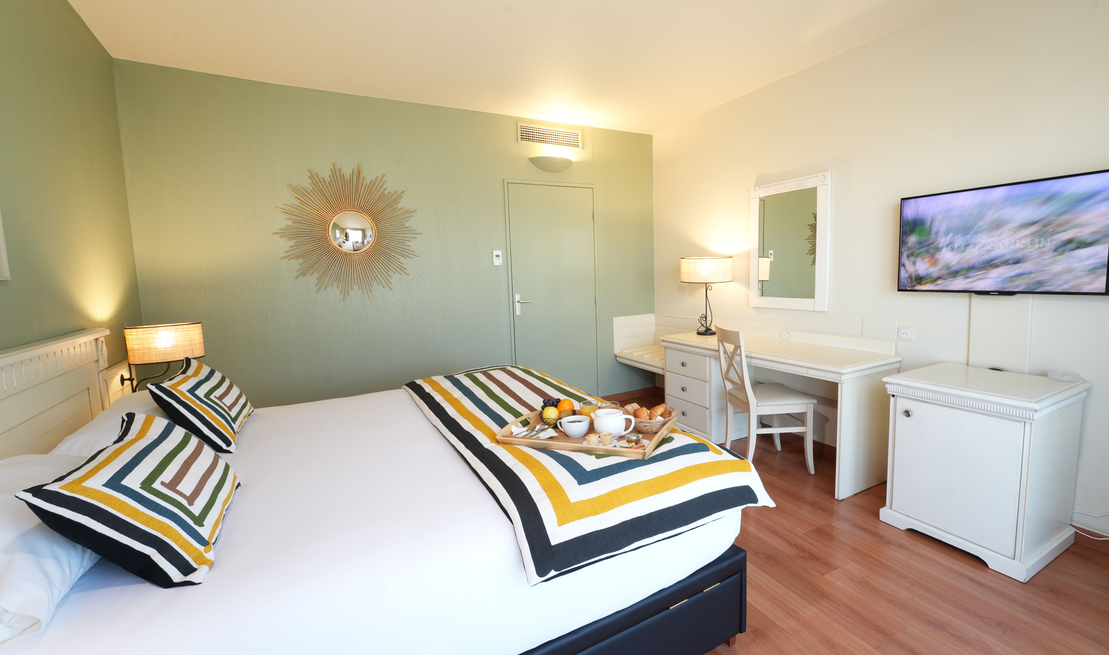 1 bedroom, individually decorated, individually furnished, desk