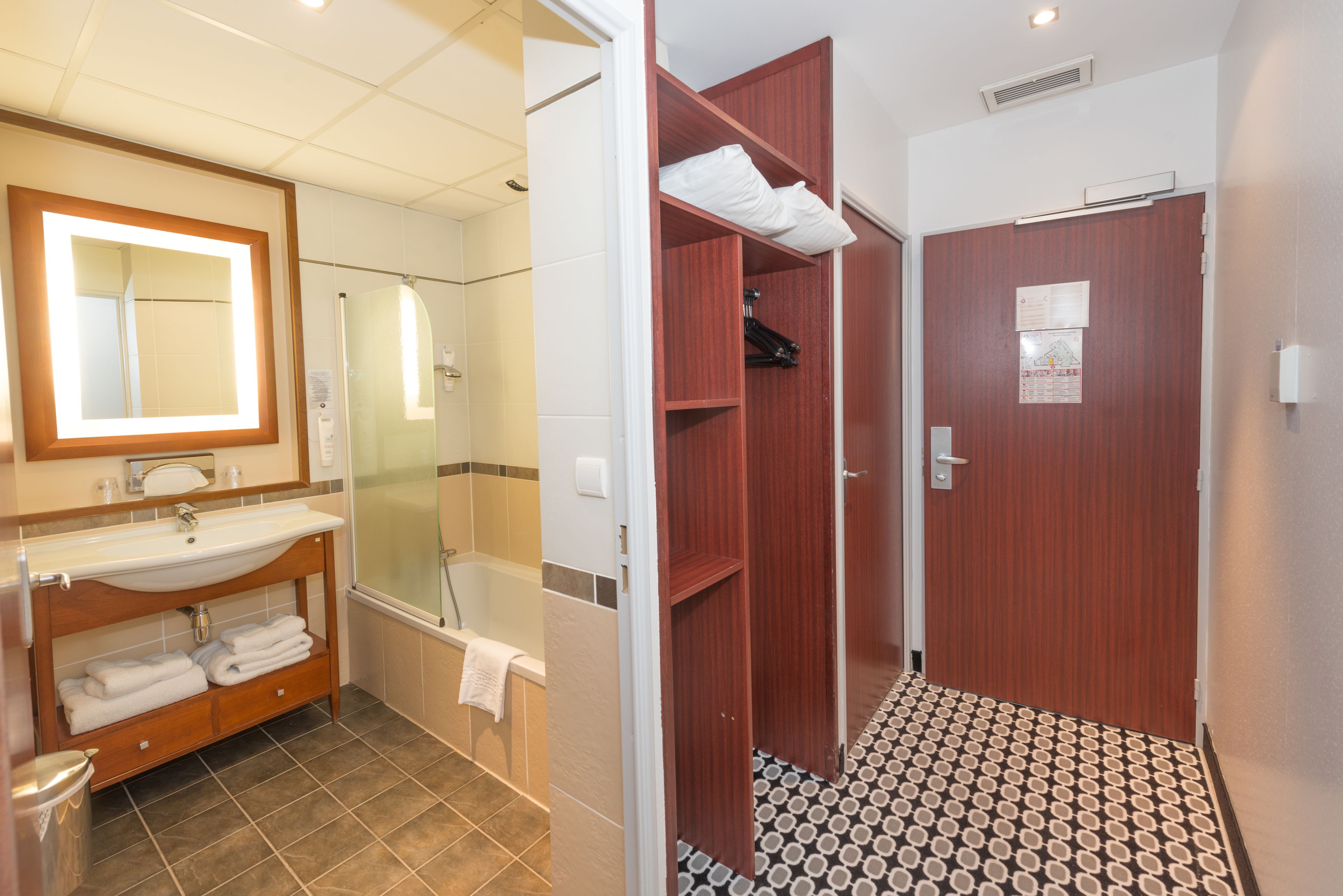 Photo - Kyriad Limoges Centre Gare - Atrium