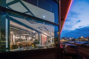 Front of property – evening/night - Kyriad Limoges Centre - Gare - Atrium (Limoges)