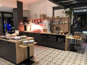 Daily buffet breakfast (EUR 13.9 per person)