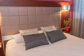 Premium bedding, in-room safe, desk, blackout drapes - Kyriad Limoges Centre - Gare - Atrium (Limoges)