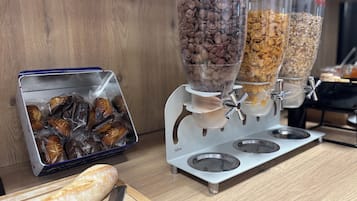 Daily buffet breakfast (EUR 13.9 per person)