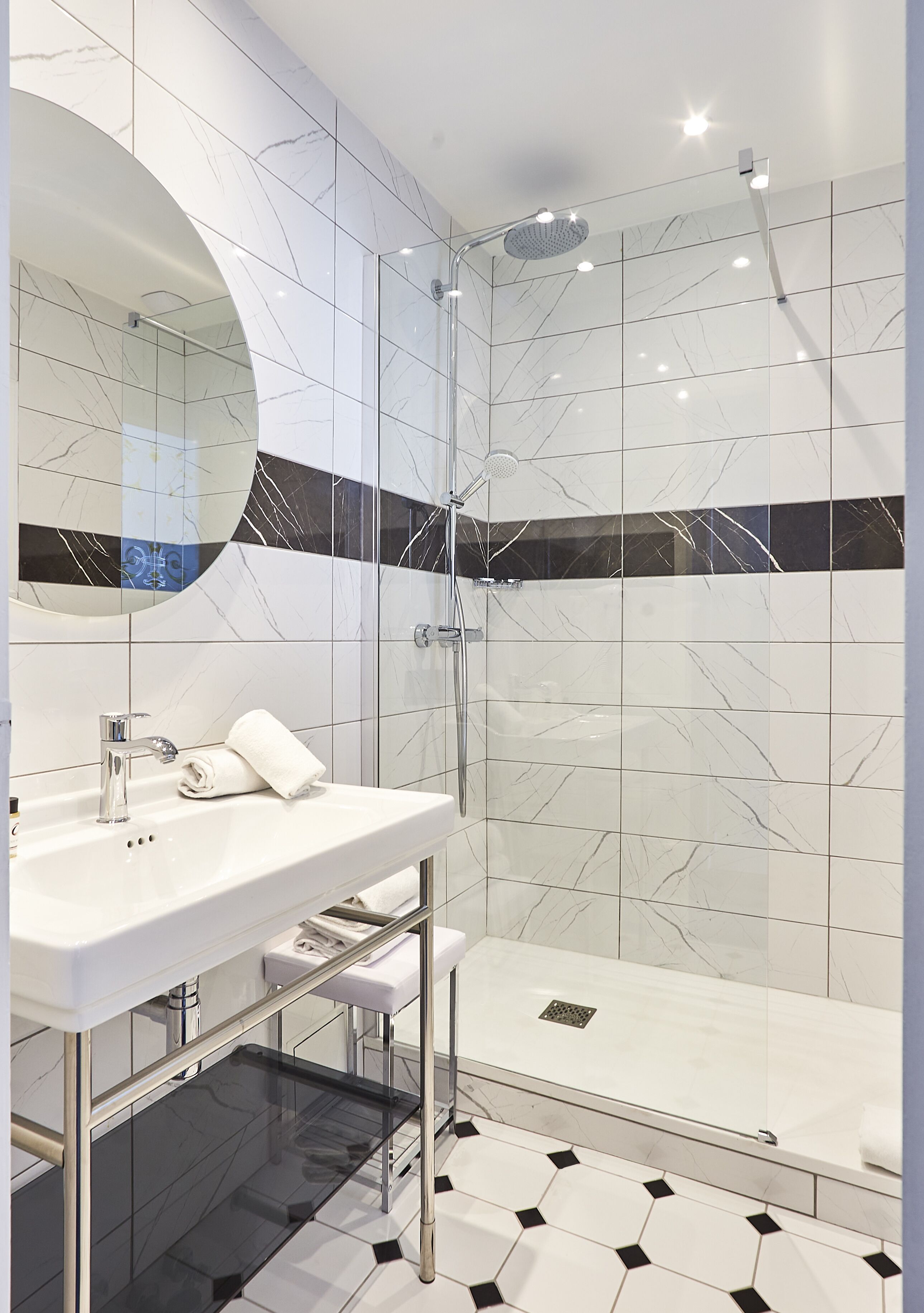superior double room | bathroom | free toiletries, hair dryer, towels, soap