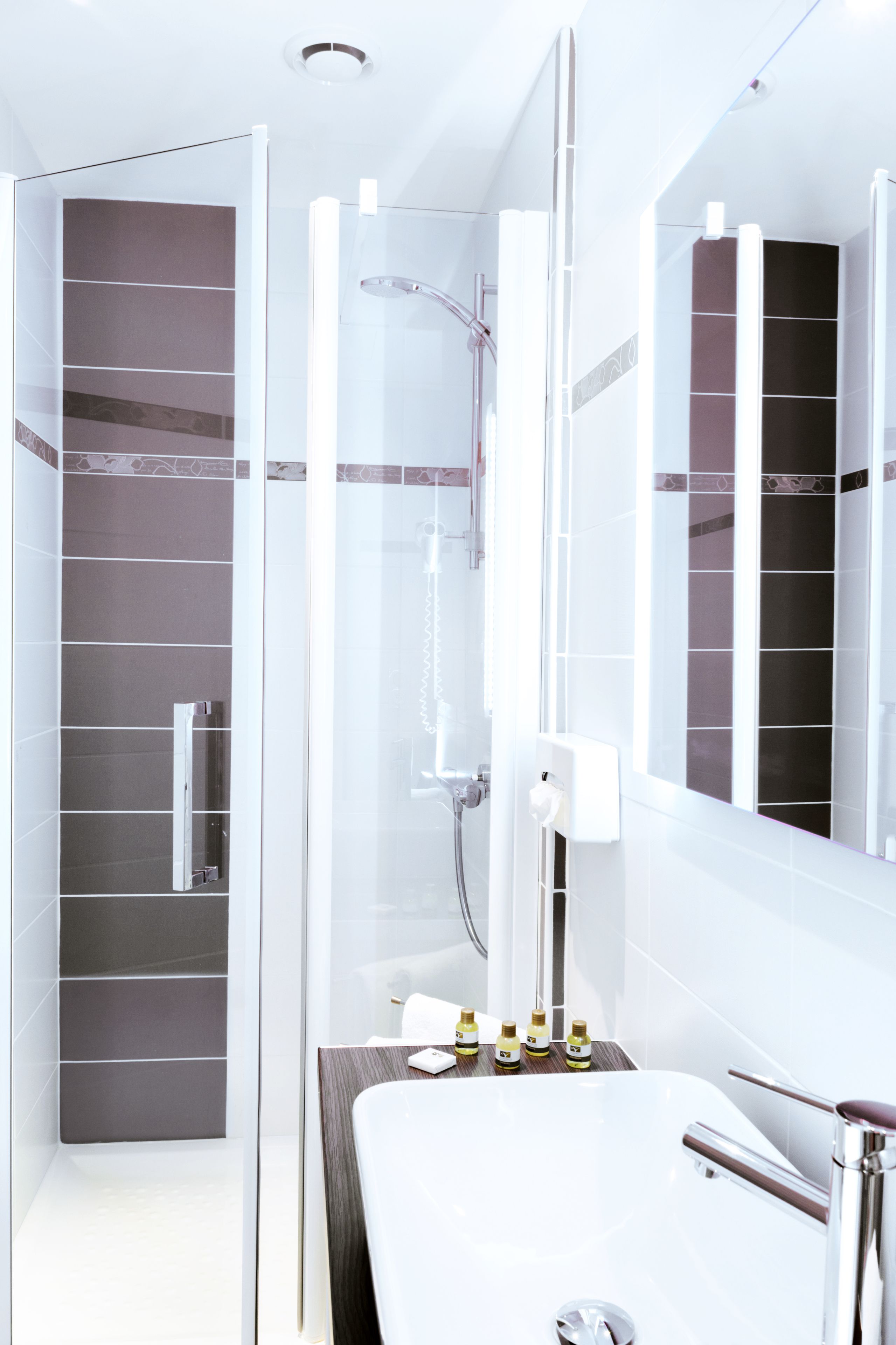 comfort double room | bathroom | free toiletries, hair dryer, towels, soap