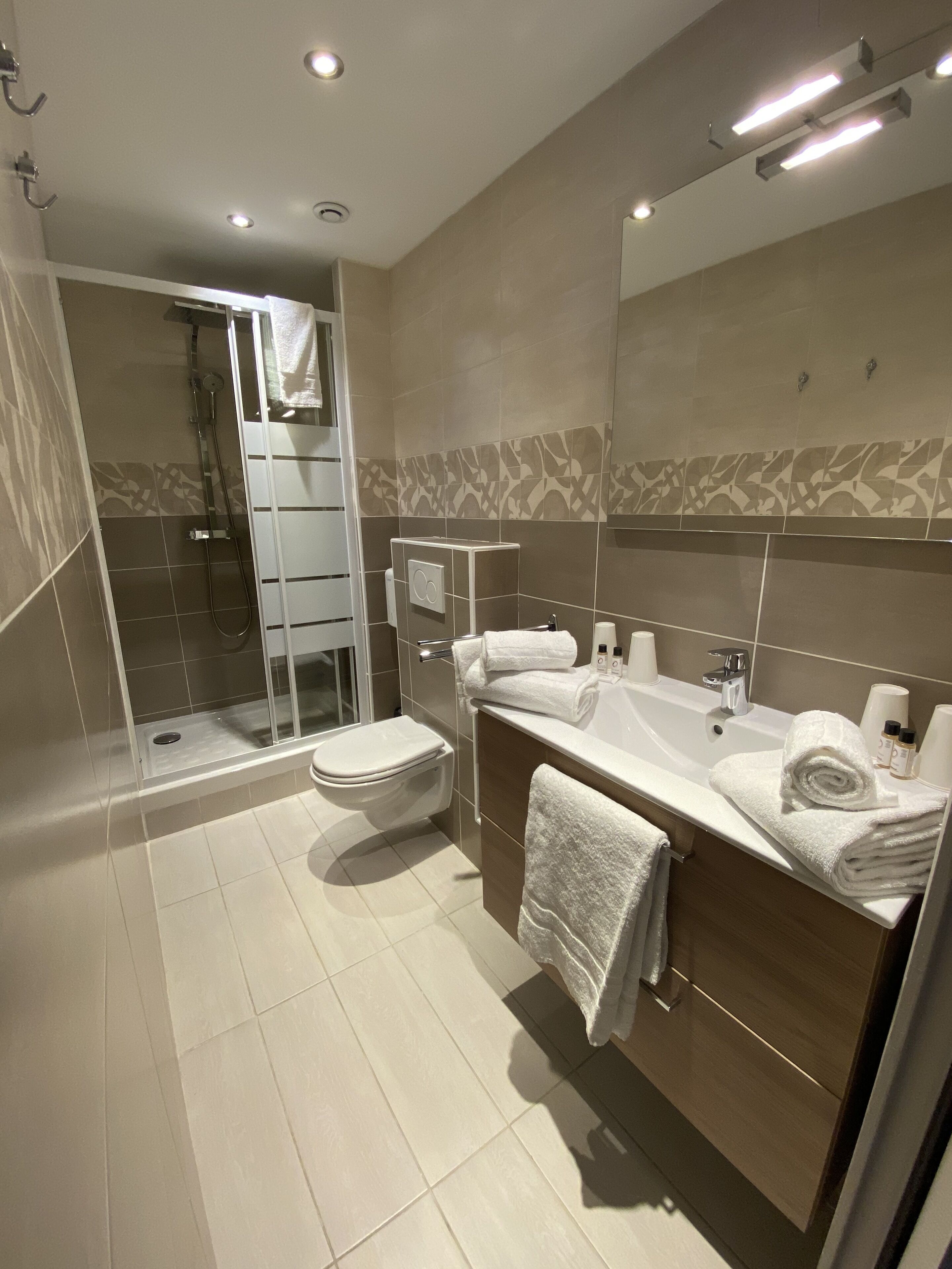 family quadruple room | bathroom | free toiletries, hair dryer, towels, soap