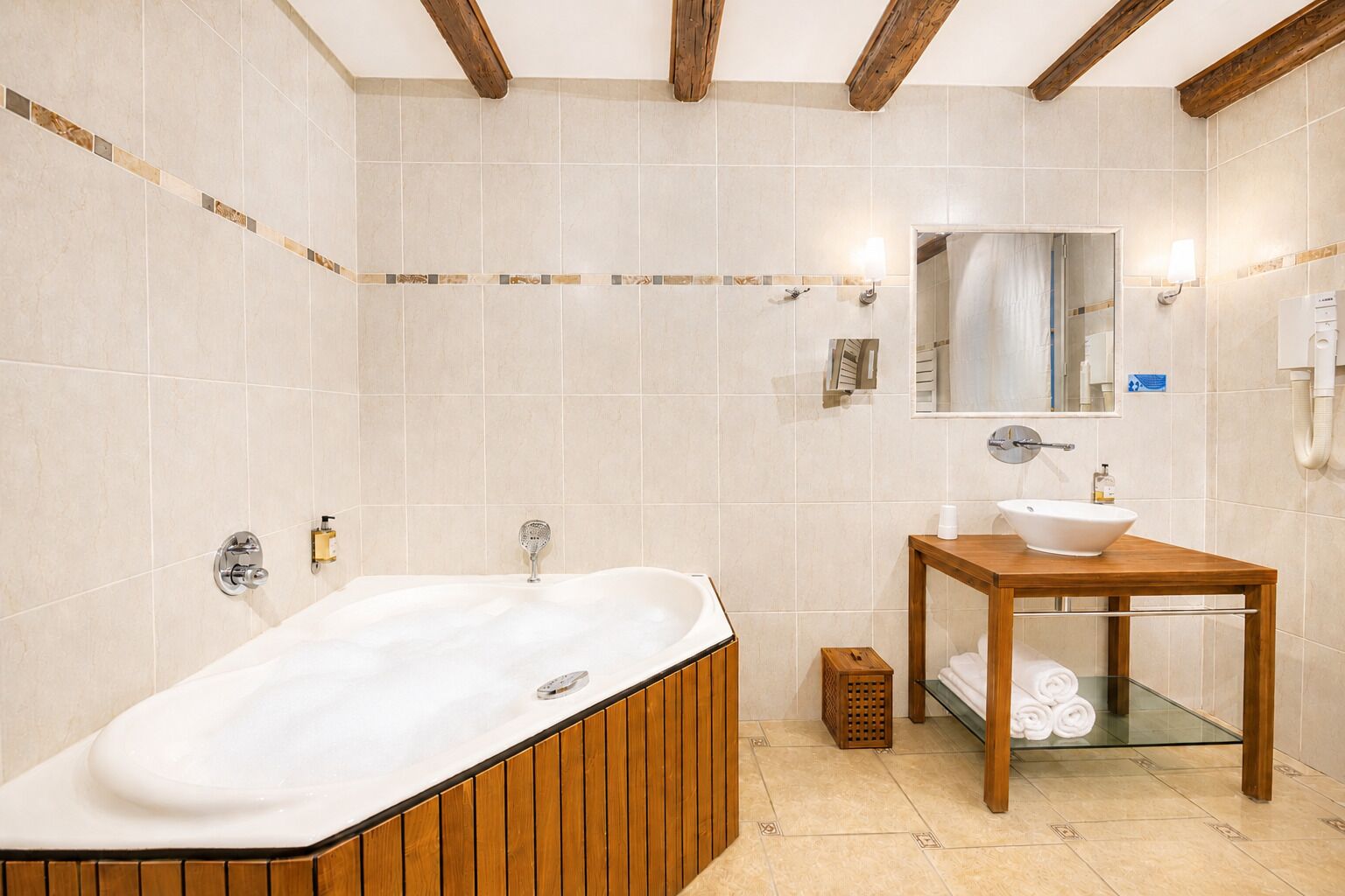 Premium tweepersoonskamer, en-suite badkamer | Indoor spabad