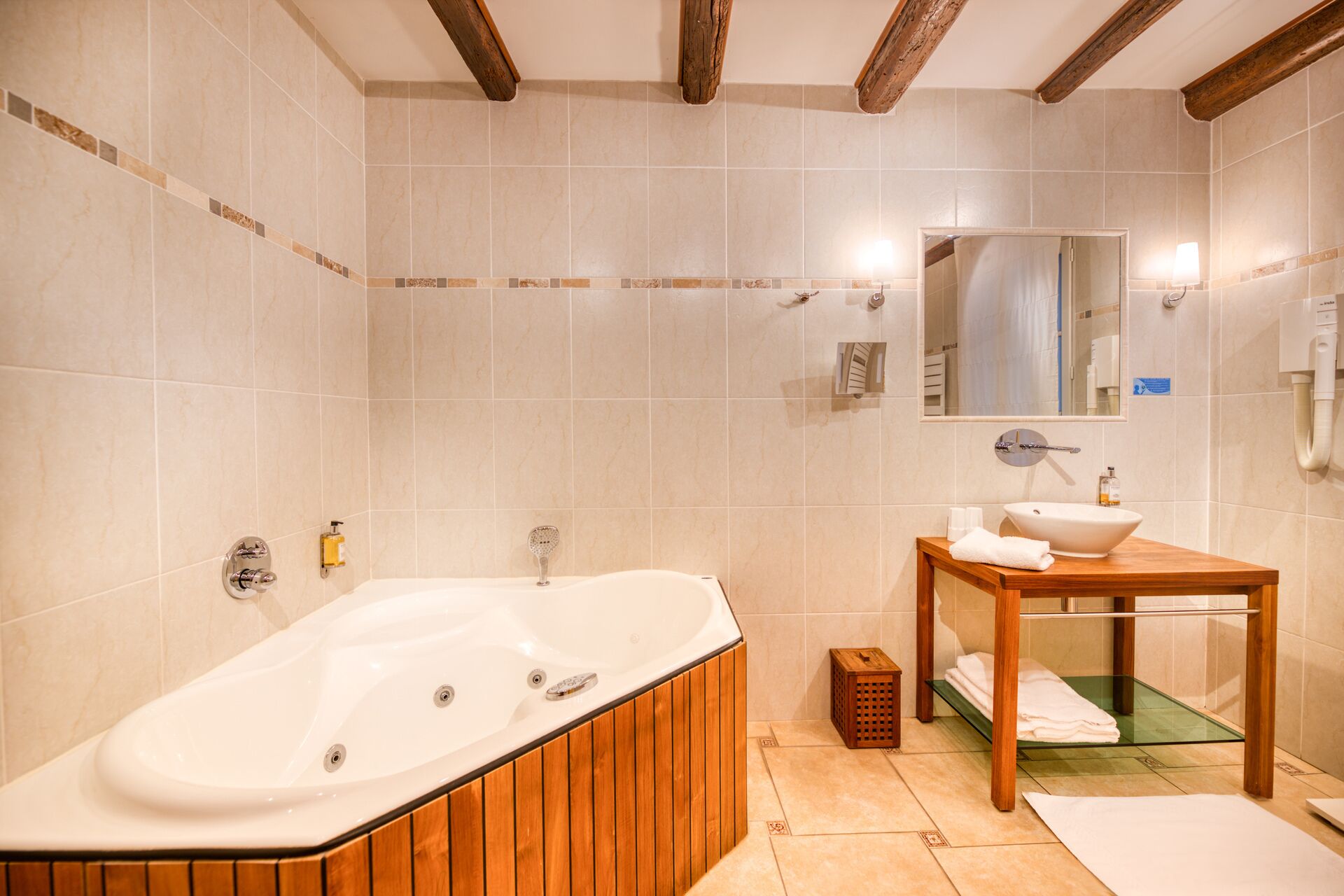 Premium Double Room, Ensuite | Indoor spa tub