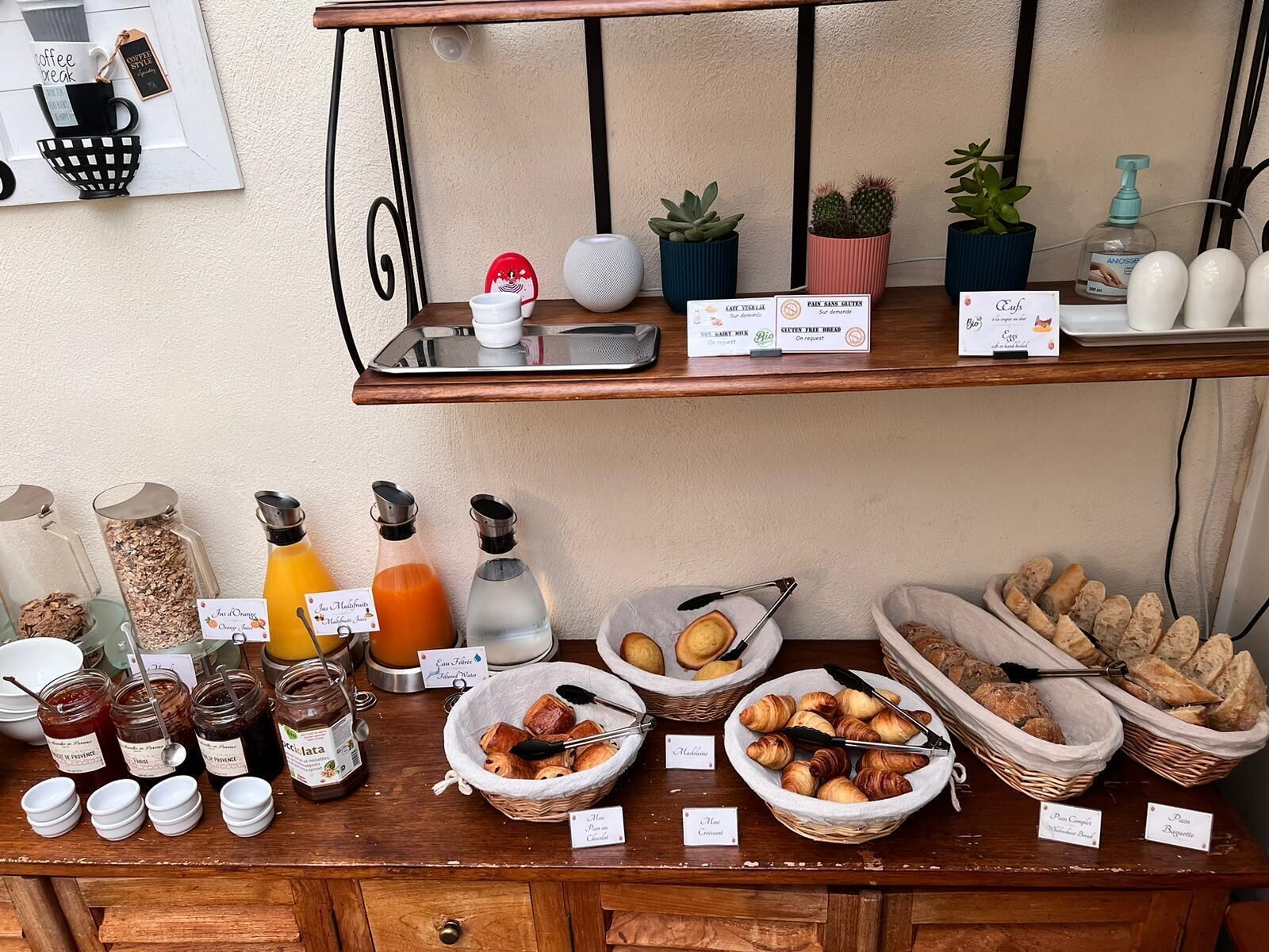 매일 유럽식 아침 식사(1인당 EUR 14)