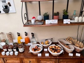 Daily continental breakfast (EUR 14 per person)