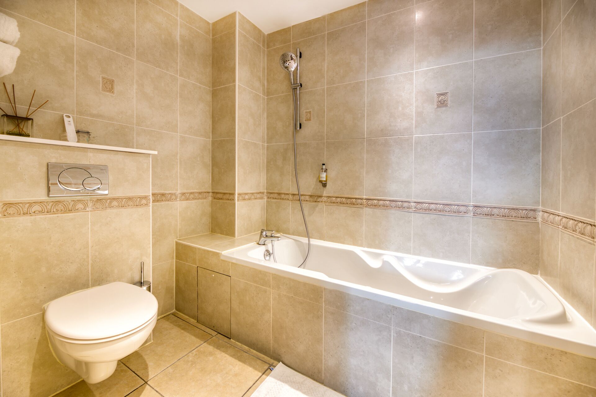 deluxe double room, balcony | bathroom | shower, free toiletries, hair dryer, towels