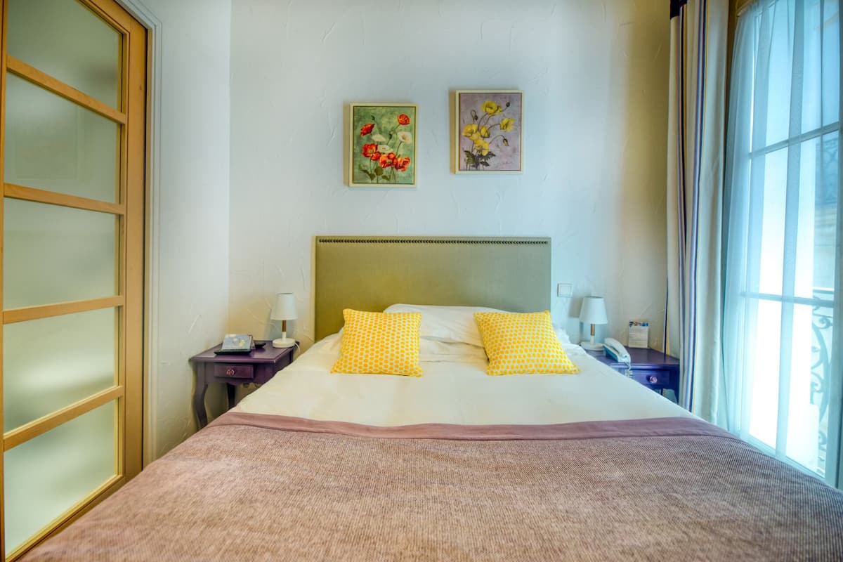 Economy Double Room, Ensuite | Peralatan tempat tidur premium, gebar bulu kapas