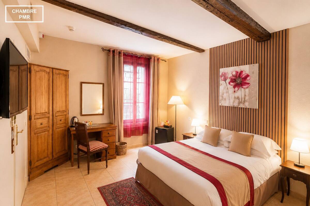 Chambre Double Supérieure, accessible aux personnes à mobilité réduite, salle de bains attenante | Literie de qualité supérieure, couette en duvet d'oie, bureau