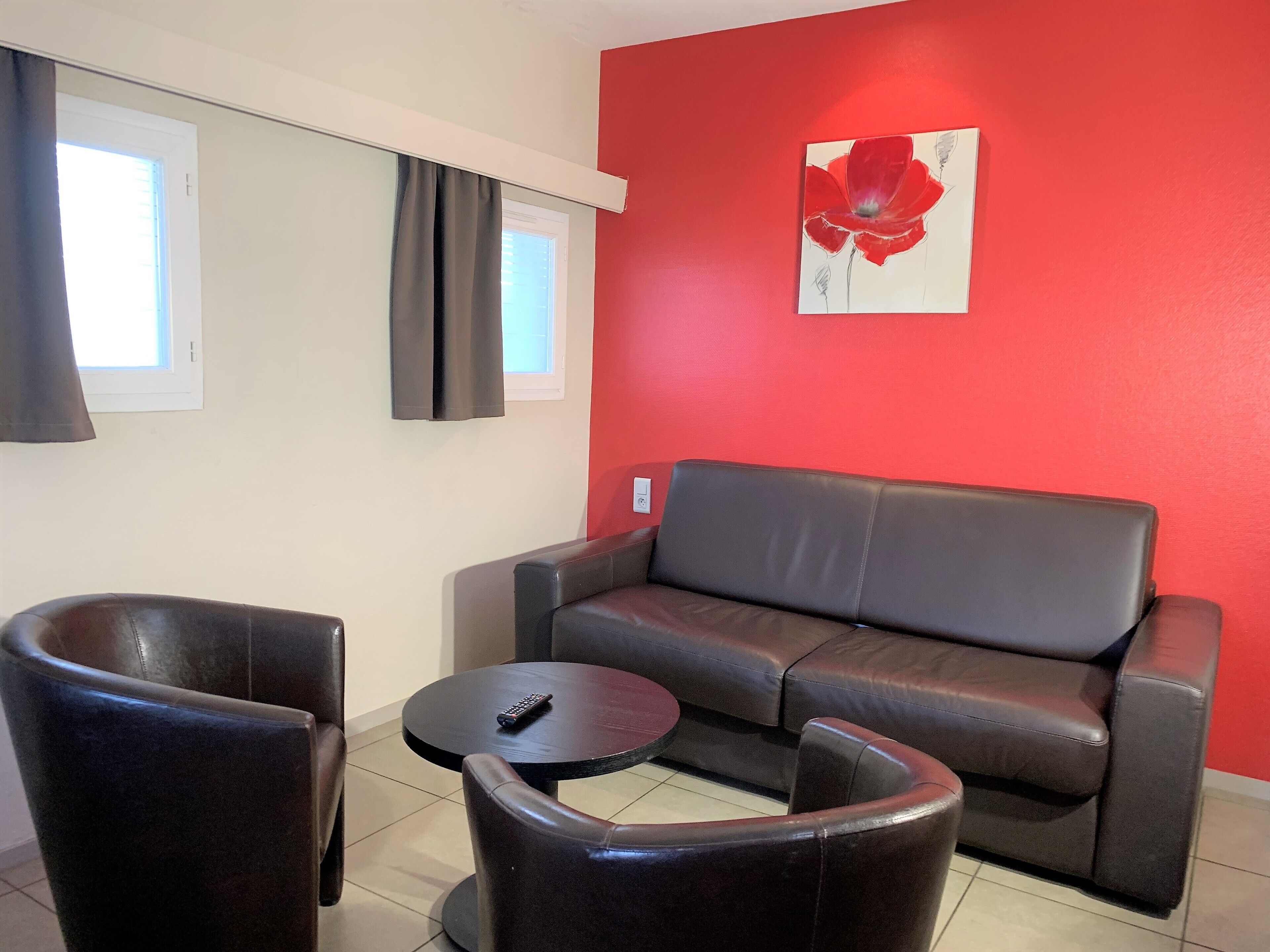 family room | in-room safe, desk, laptop workspace, soundproofing