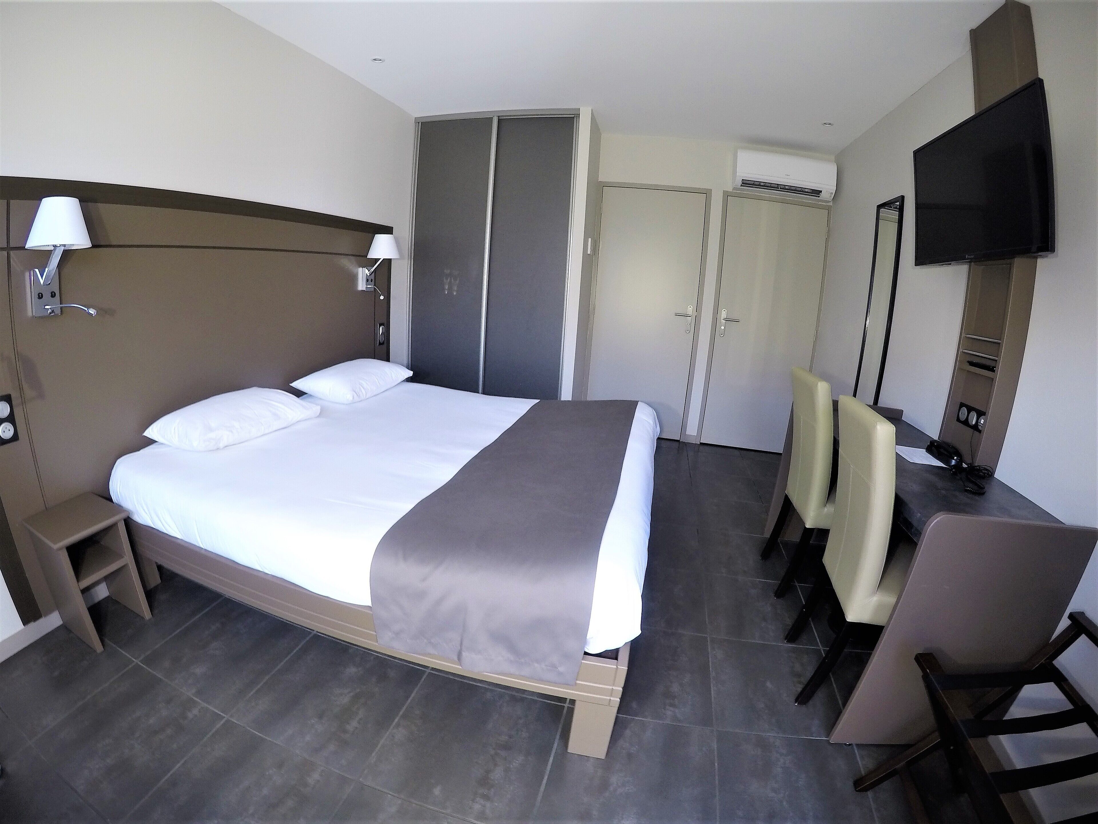superior double room | in-room safe, desk, laptop workspace, soundproofing