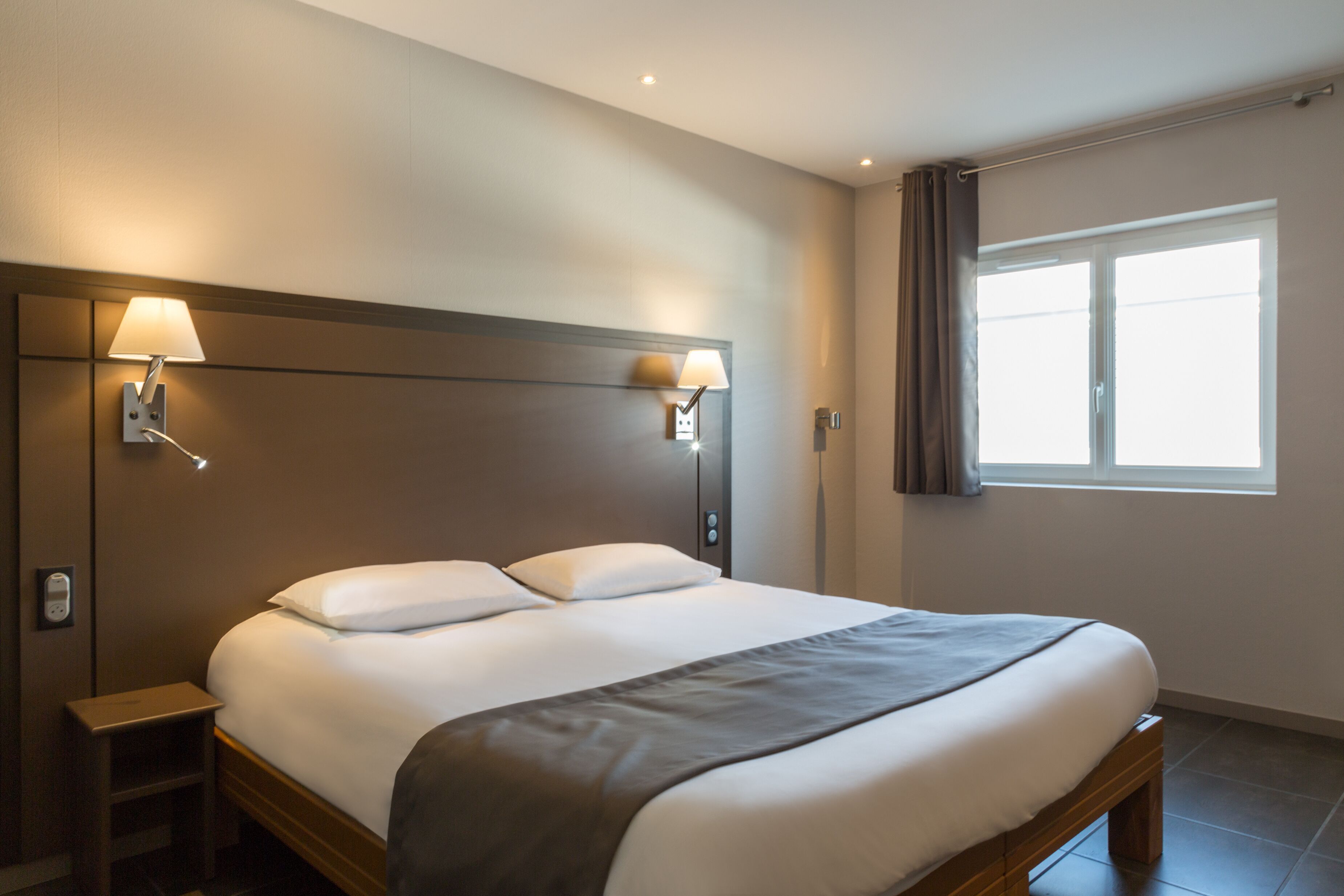 In-room safe, desk, laptop workspace, soundproofing