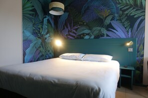 Signature Double Room | In-room safe, desk, laptop workspace, soundproofing - Hôtel Grand Confort Le Moulin Rouge (Terrasson-la-Villedieu)