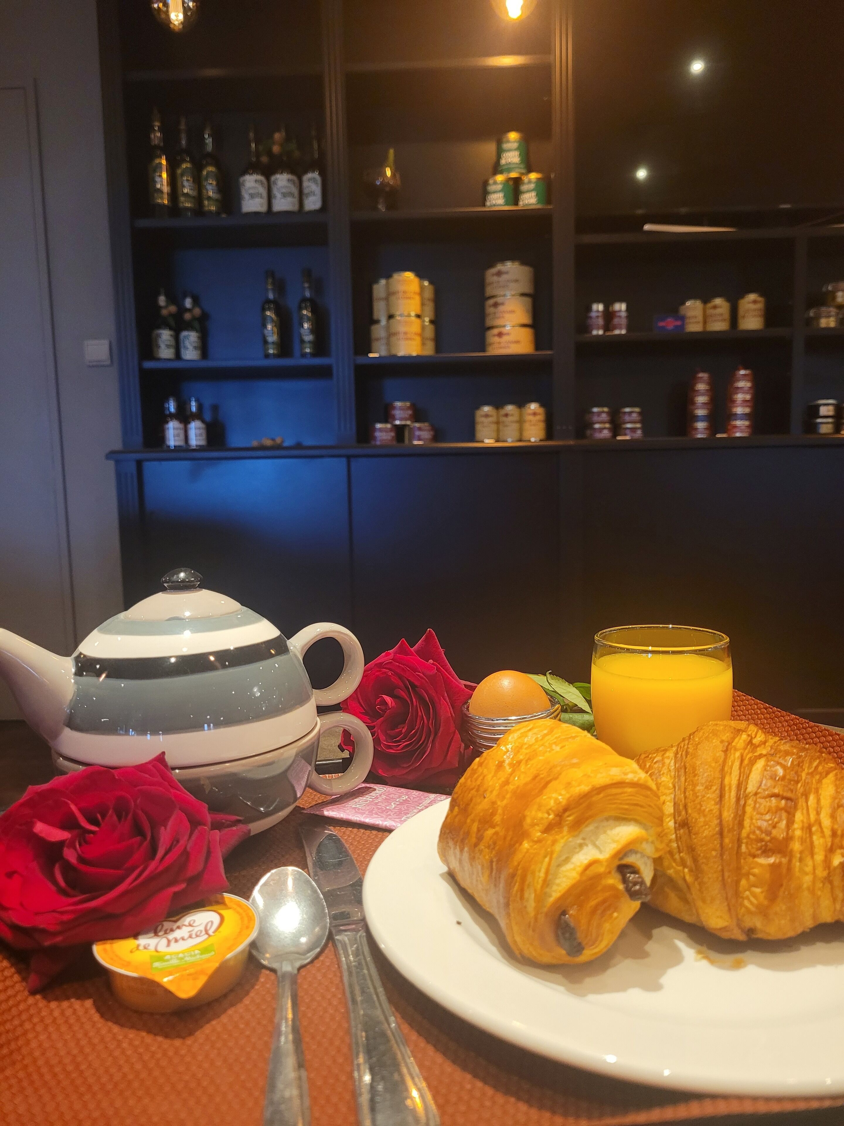 daily buffet breakfast (eur 13 per person)