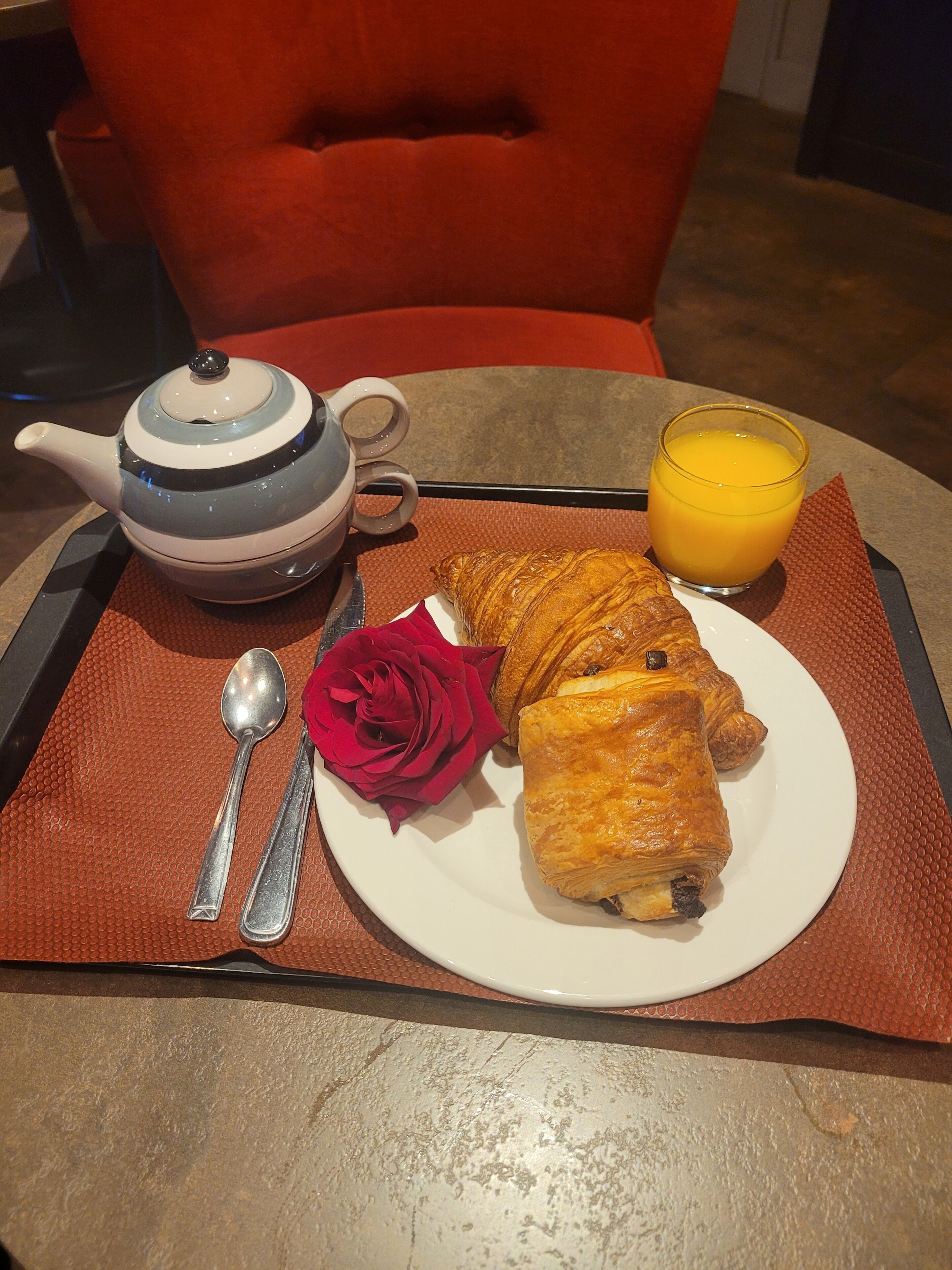 daily buffet breakfast (eur 13 per person)