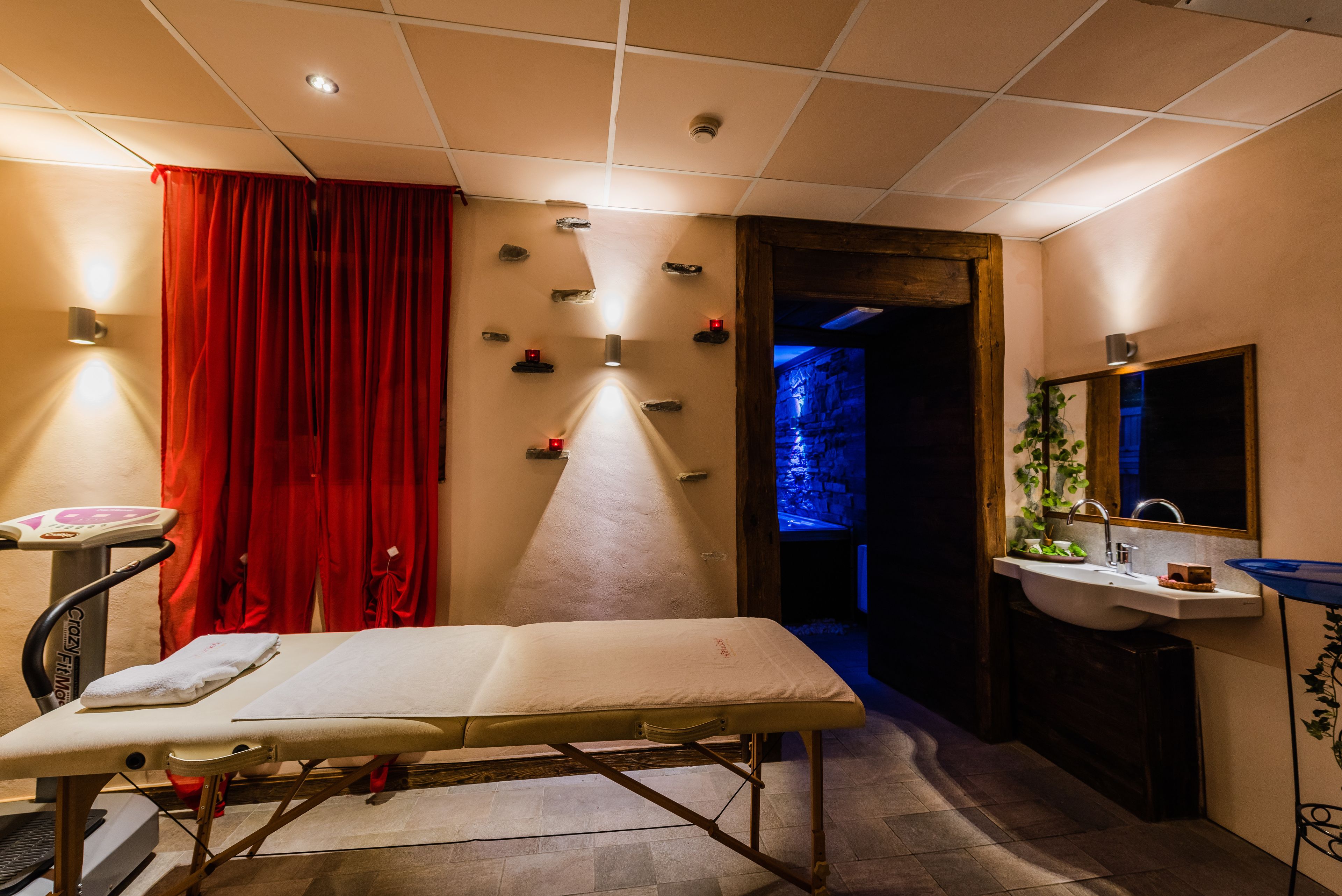 sauna, hot tub, massages