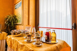 Desayuno buffet todos los días (con cargo)