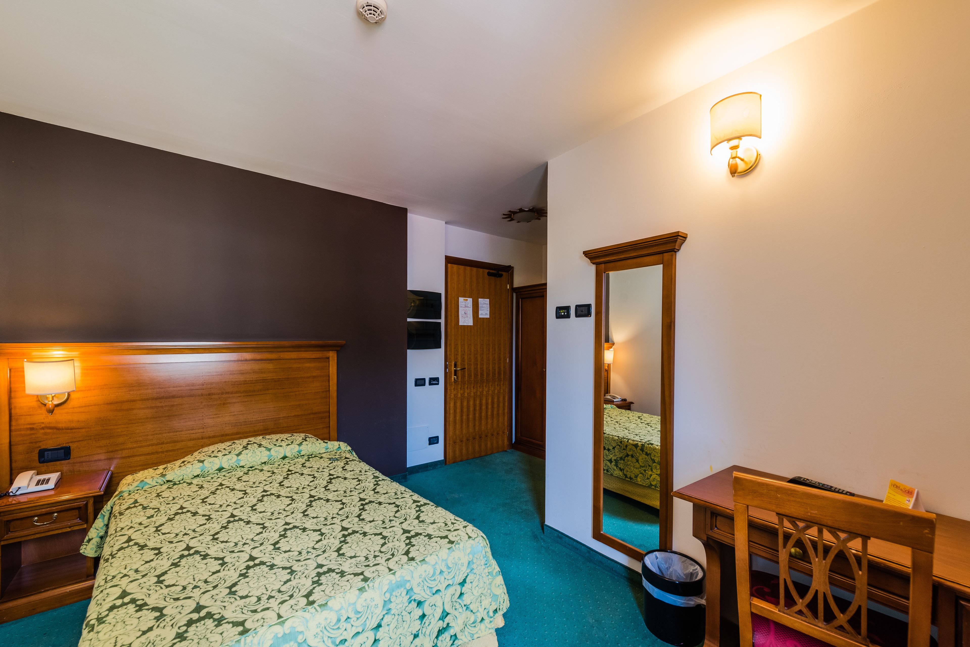 standard single room, 1 single bed | minibar, in-room safe, desk, soundproofing