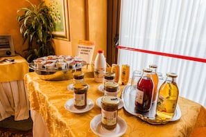 Daily buffet breakfast for a fee