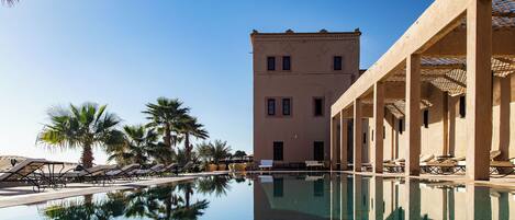 Outdoor pool, pool loungers