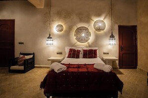Traditional Quadruple Room | Individually decorated, blackout curtains, free cots/infant beds - Hotel Kanz Erremal (Taouz)