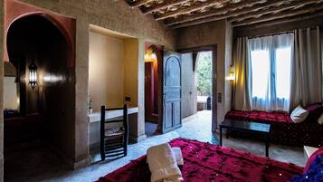 Decoración personalizada, cortinas blackout y cunas gratuitas