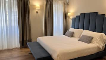 Suite Junior | Seprai premium, selimut bulu angsa, bantalan ekstra lembut, dan minibar