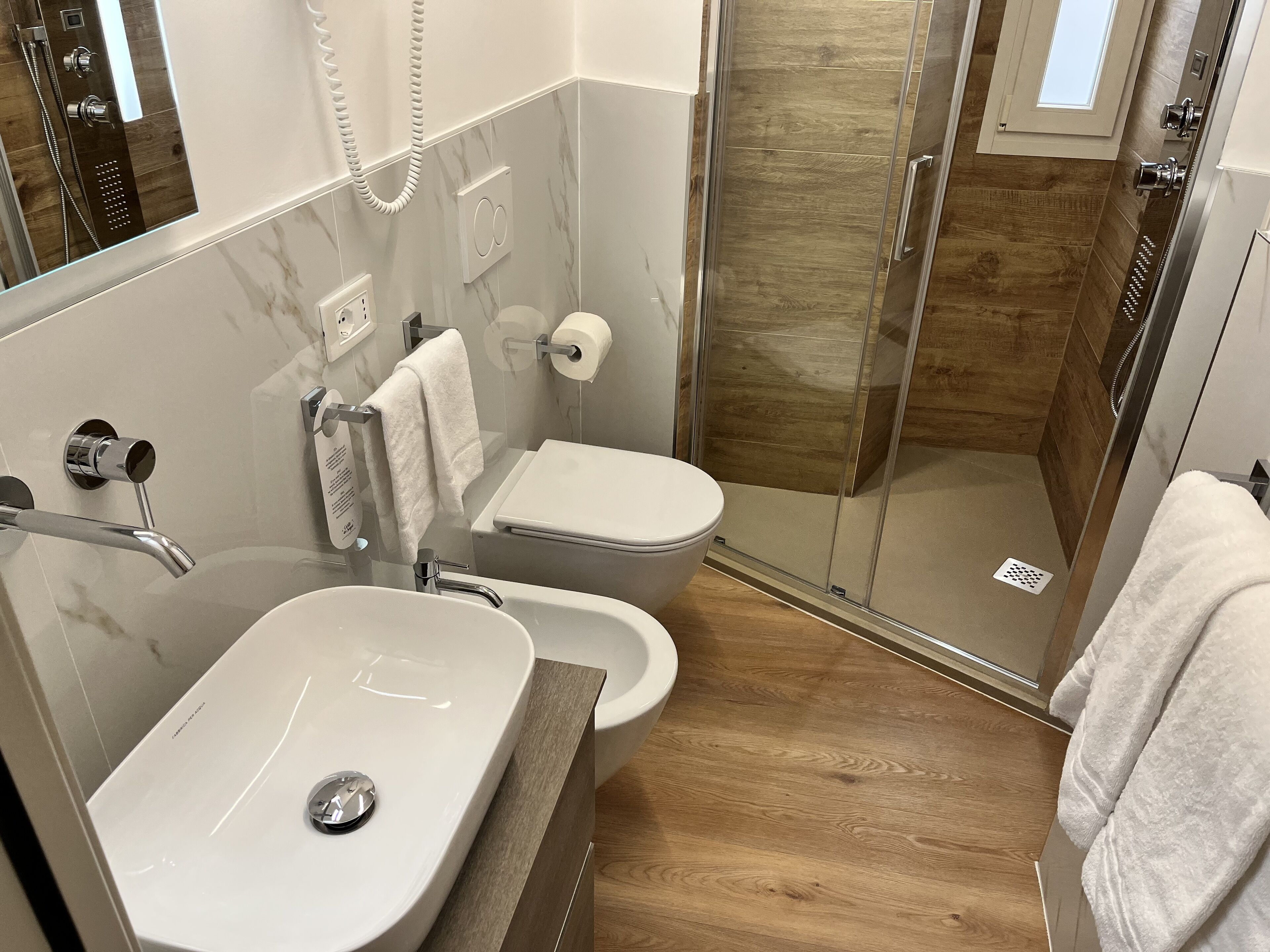 standard double or twin room | bathroom | free toiletries, hair dryer, bidet, towels