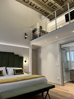 Comfort Suite | Premium bedding, down comforters, pillowtop beds, minibar