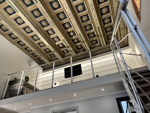 コンフォート ス��イート | 高級寝具、羽毛の掛け布団、ピロートップベッド、ミニバー