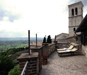 Deluxe Studio Suite | Balcony