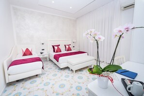 Hochwertige Bettwaren, Minibar, Zimmersafe, Schreibtisch