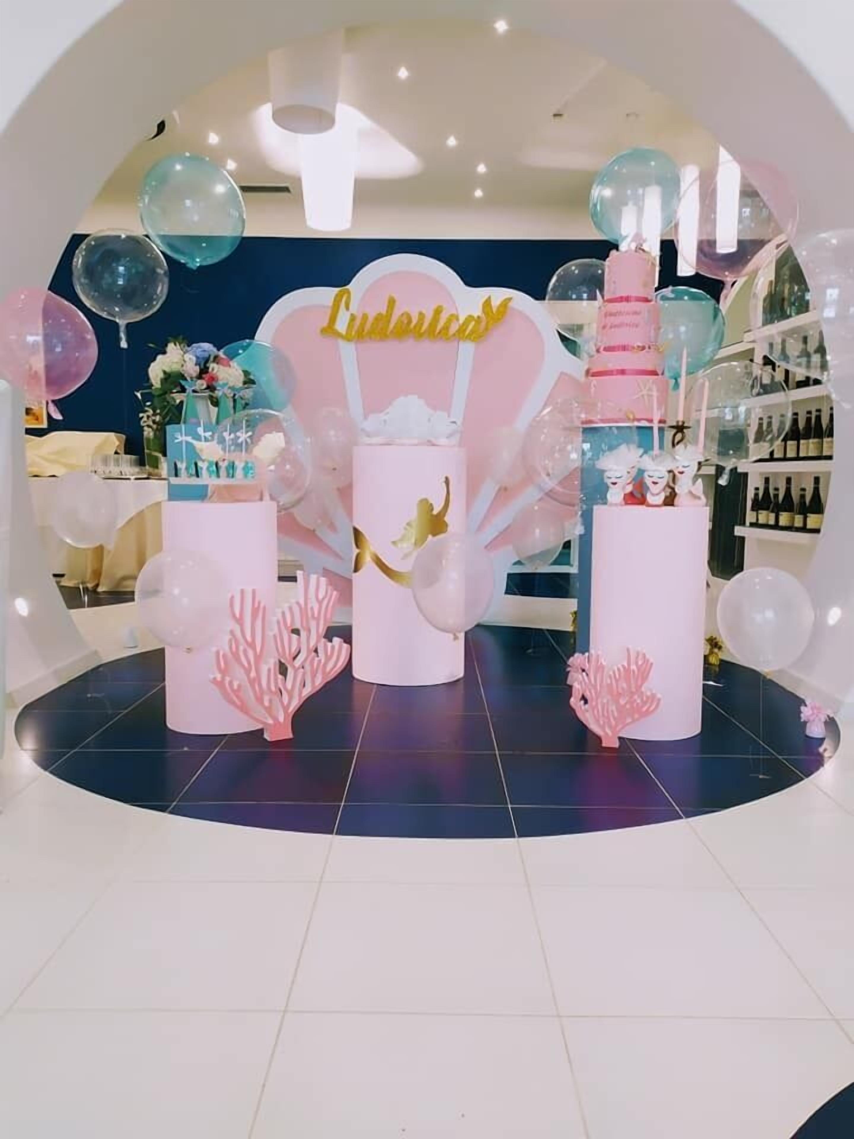 供應早餐、午餐和晚餐，海鮮