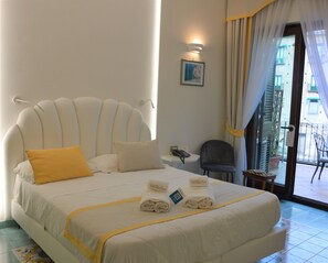 Premium bedding, minibar, in-room safe, desk - Hotel Santa Lucia (Minori)
