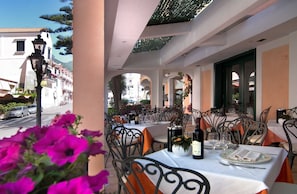 Servizio di colazione, pranzo e cena