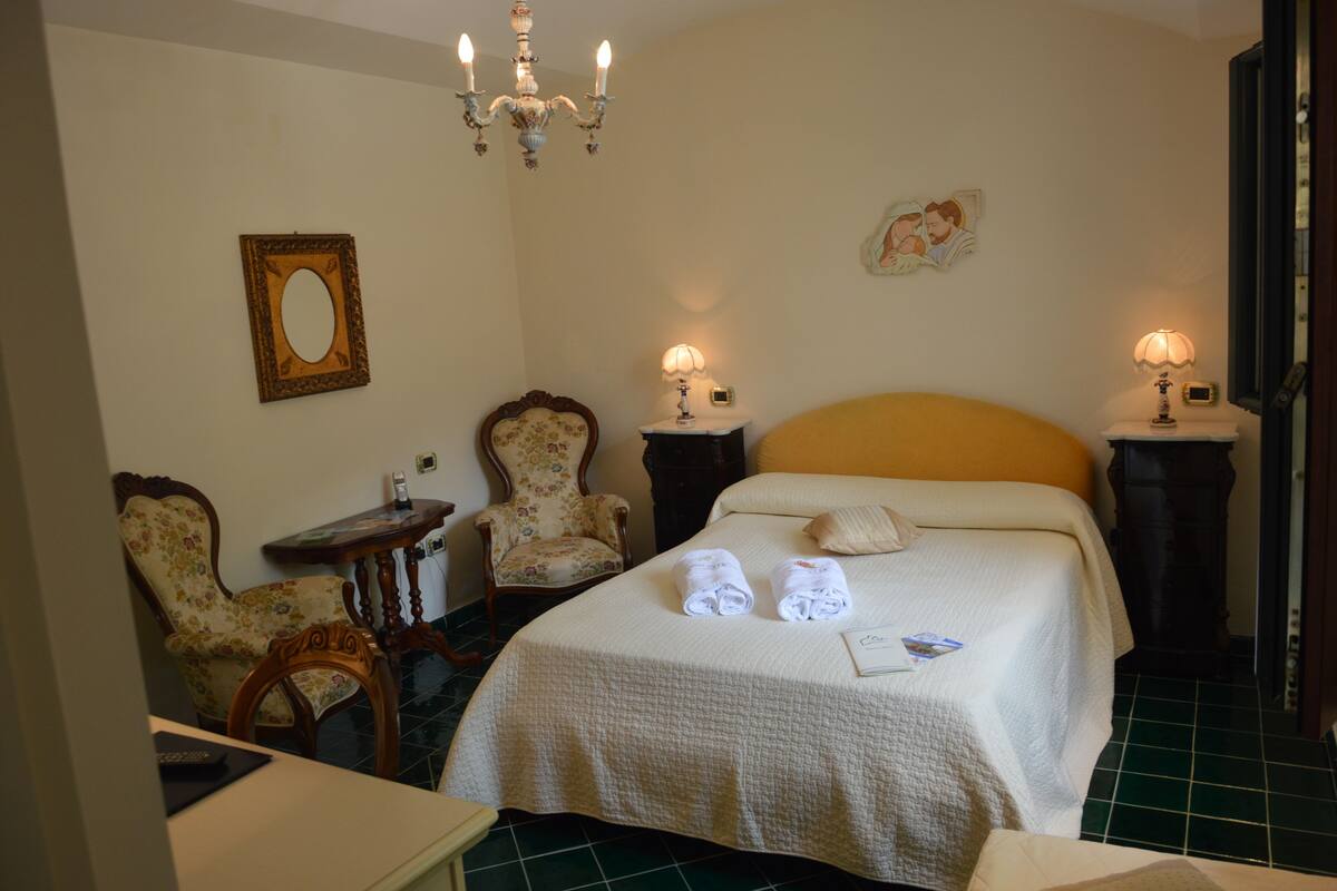 Studio, Jetted Tub, Annex Building (50 meters from the main entrance) | Premium bedding, minibar, in-room safe, desk