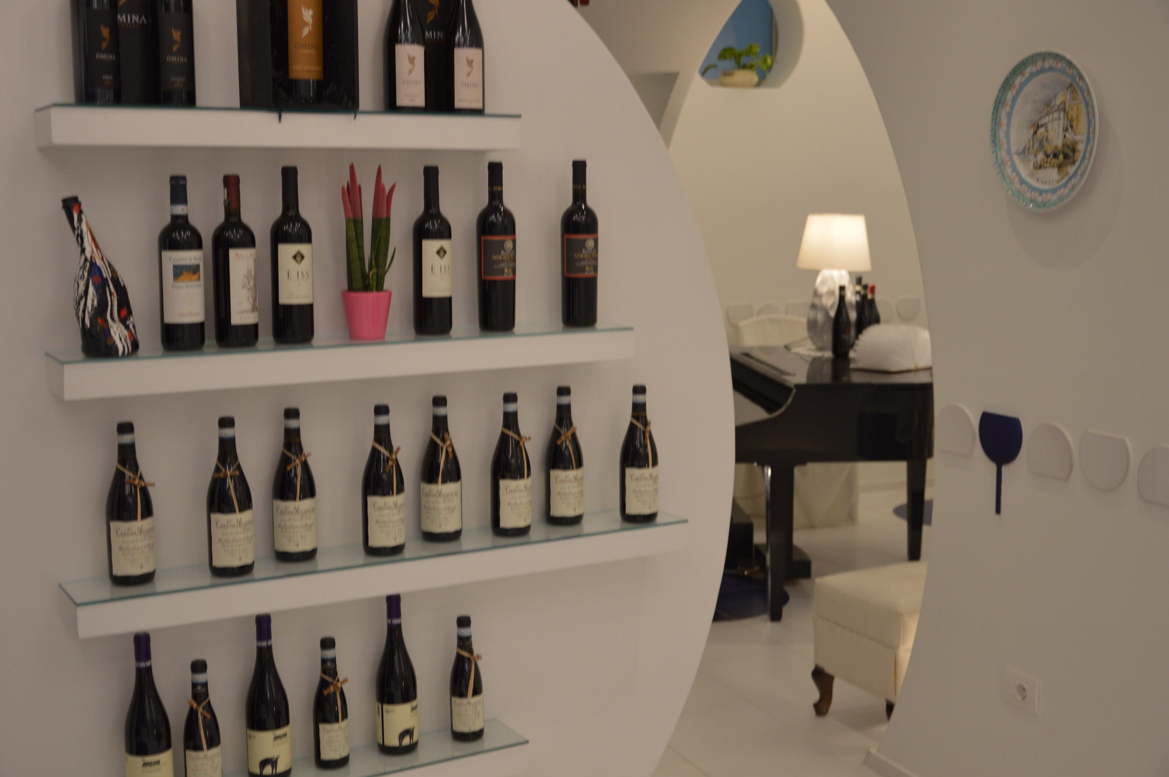 breakfast, lunch, dinner served; seafood