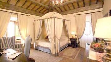 Biancheria da letto di alta qualità, copriletto in piuma, minibar