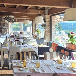 Lunch and dinner served, Italian cuisine - Relais Todini (Todi)