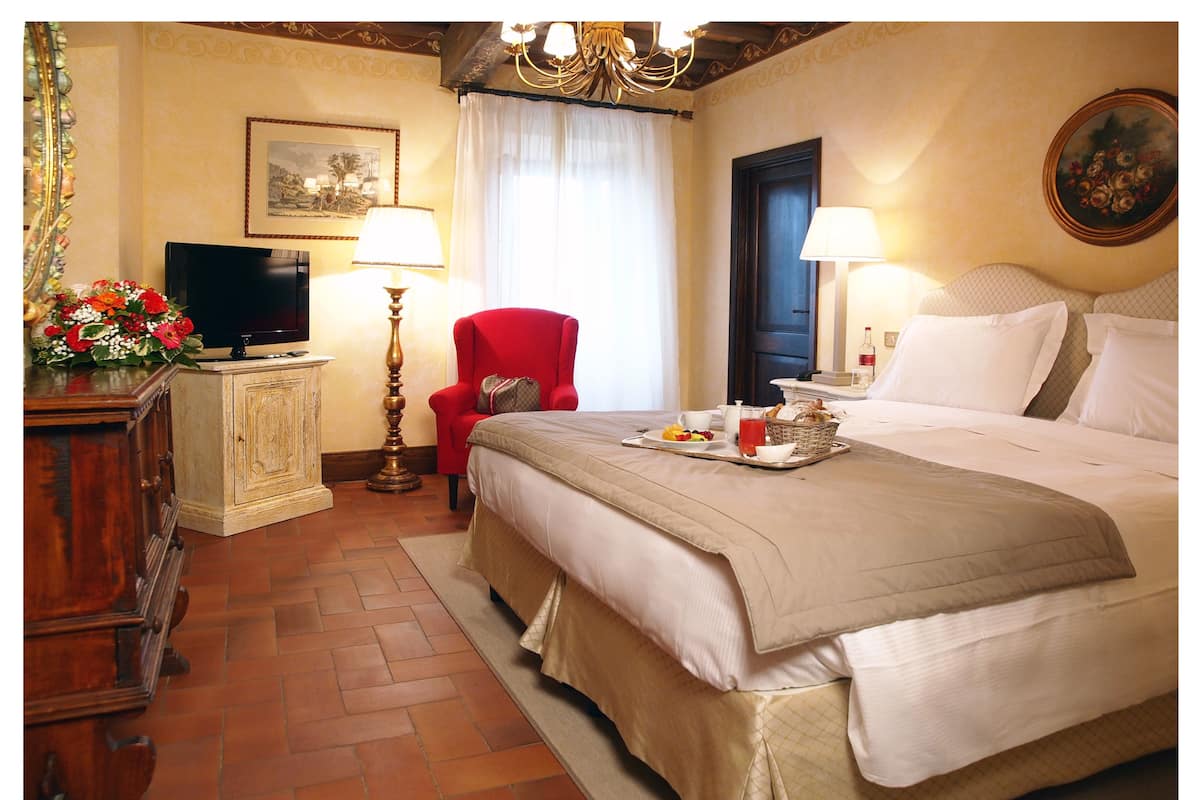 Phòng Suite | Bộ đồ giường cao cấp, chăn bông, minibar, két bảo mật tại phòng