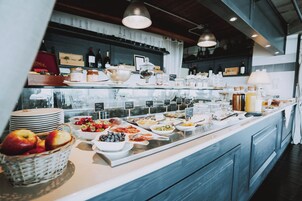 Café da manhã com buffet grátis