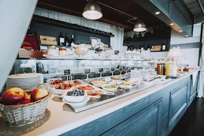 Free buffet breakfast