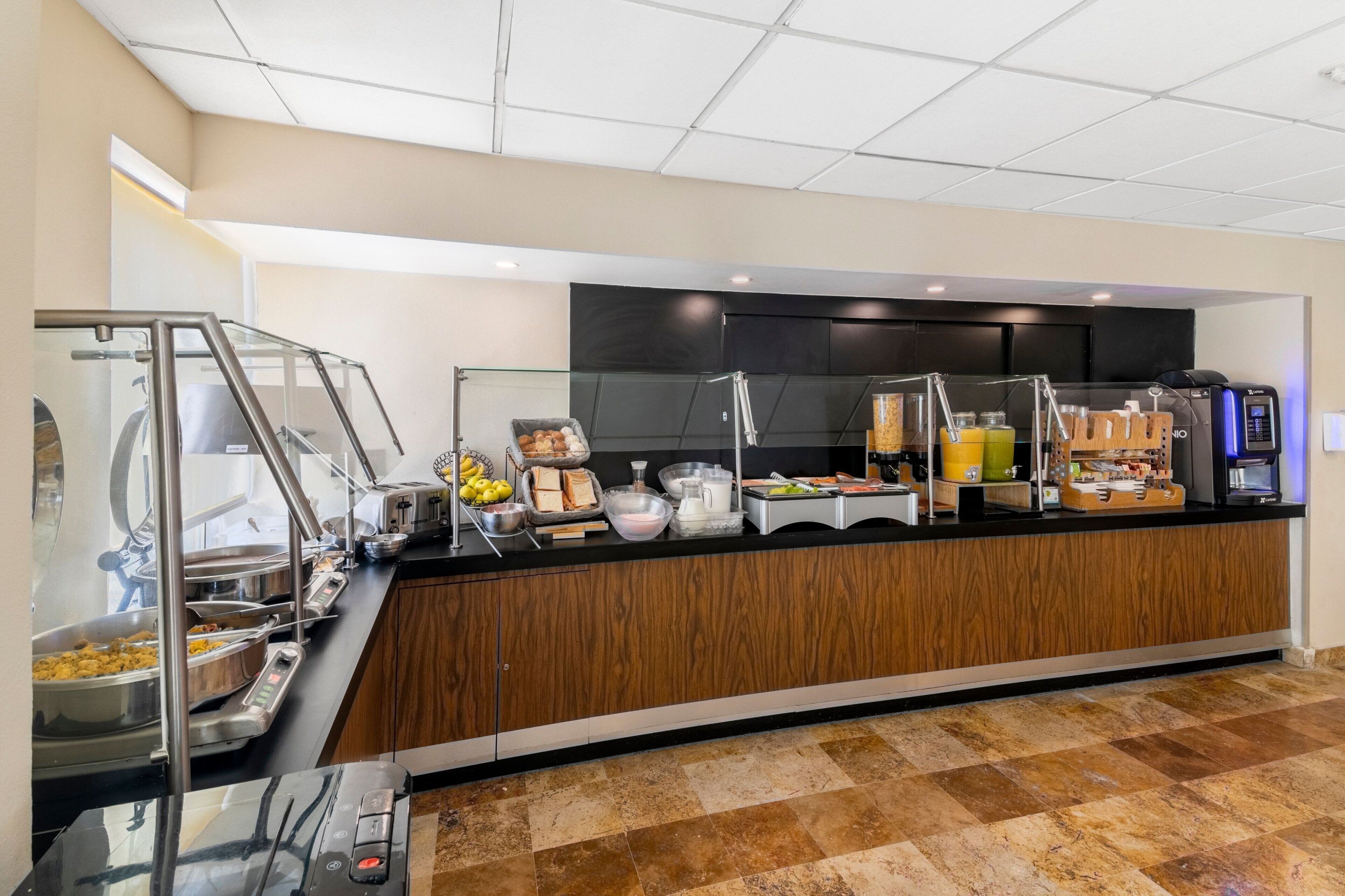 Desayuno completo incluido todos los días 